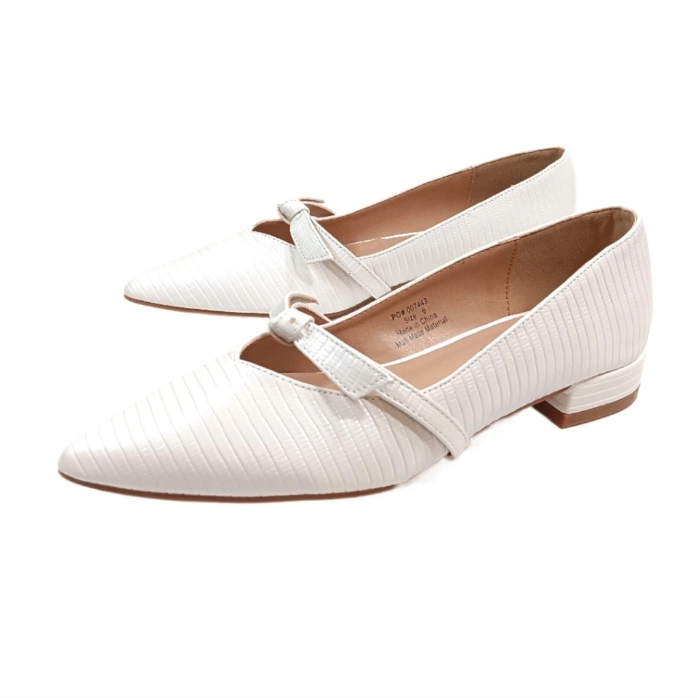 Journee Collection Women's Cai White Flat Shoes Size 7.5 W